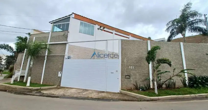 Casa 'CLUBE'  com um terreno de quase 1.800 m²  no Aeroporto