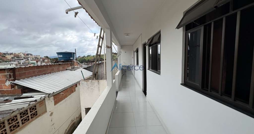 Casa Reformada com Vista e 2 Quartos!