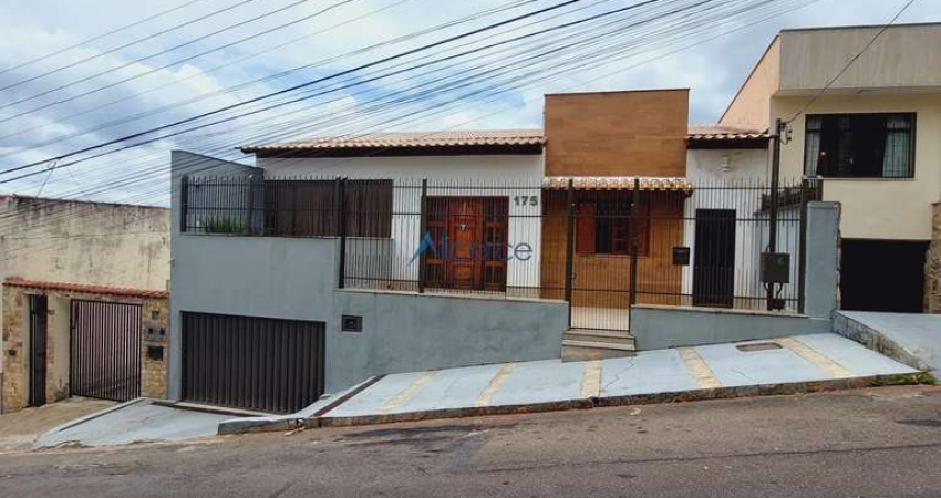 Maravilhosa Casa no Paineiras - 2 Quartos (1 Suíte), Varanda e Área de Lazer com Churrasqueira!