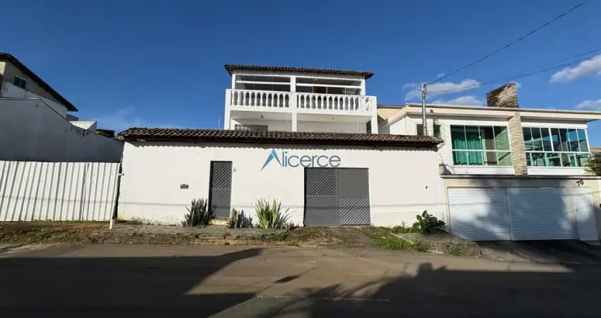 Casa com muito espaçosa no Aeroporto, conta com 4 quartos e 2 suítes