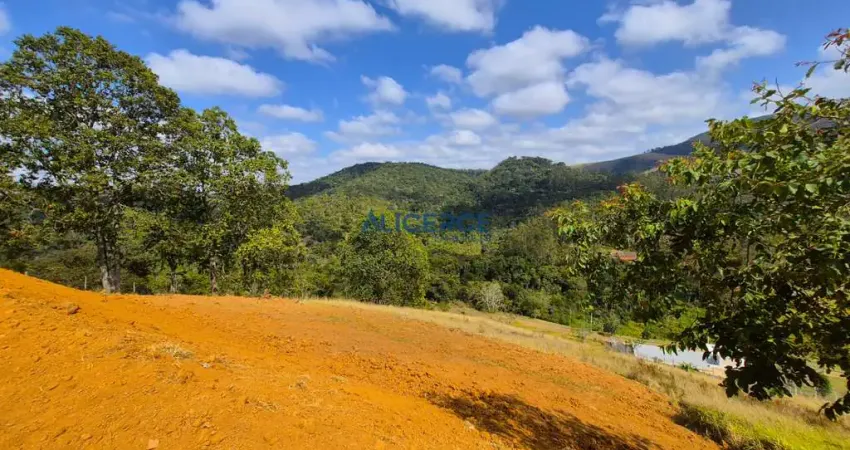 Terreno medindo 3.028,00 m² no Condomínio Villagio da Serra II- Salvaterra