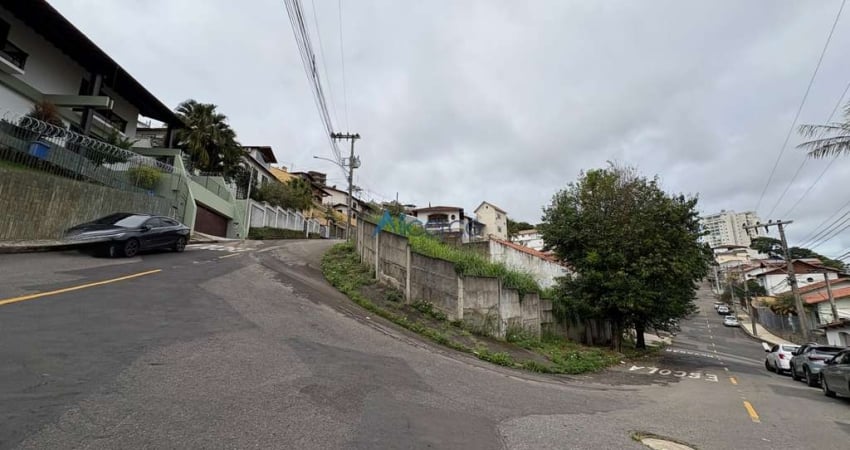 Ótimo terreno de 523 metros quadrados em um dos melhores bairros residências de Juiz de Fora