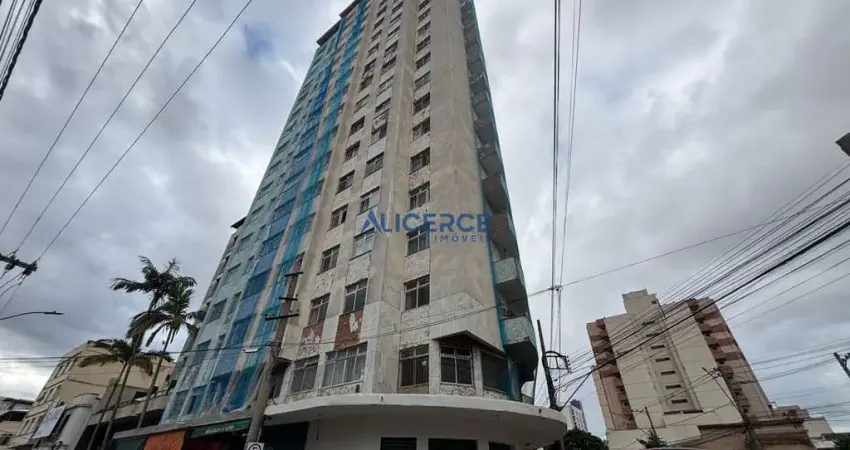 Apartamento de 02 quartos , com vaga de garagem - Centro