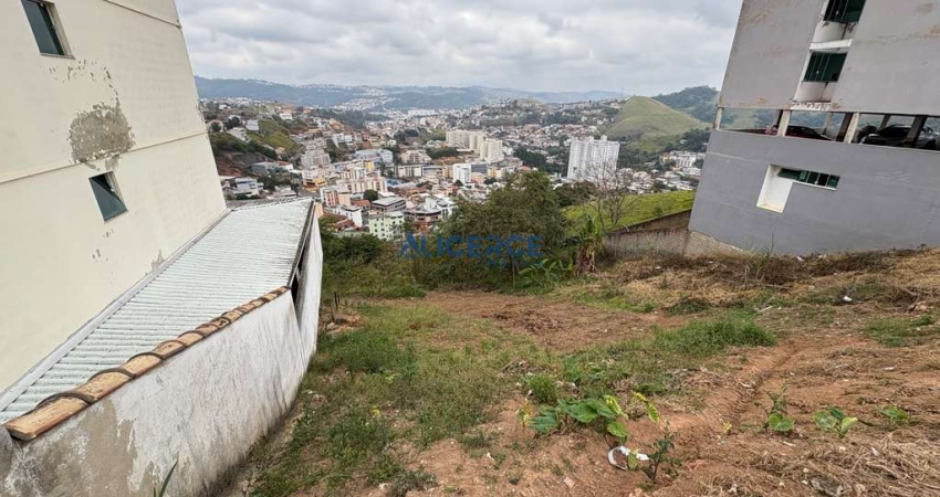 Maravilhoso terreno de 390 metros quadrados no Vivendas da Serra