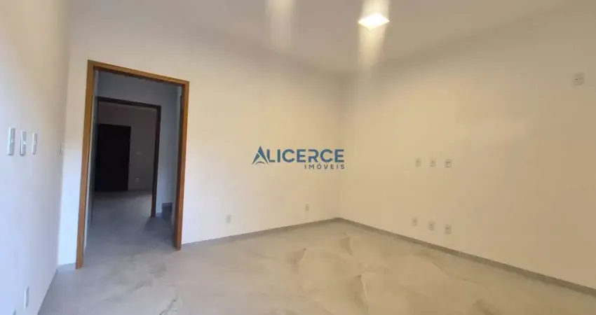 Casa duplex, com 02 suítes no Residencial Jardim São João.