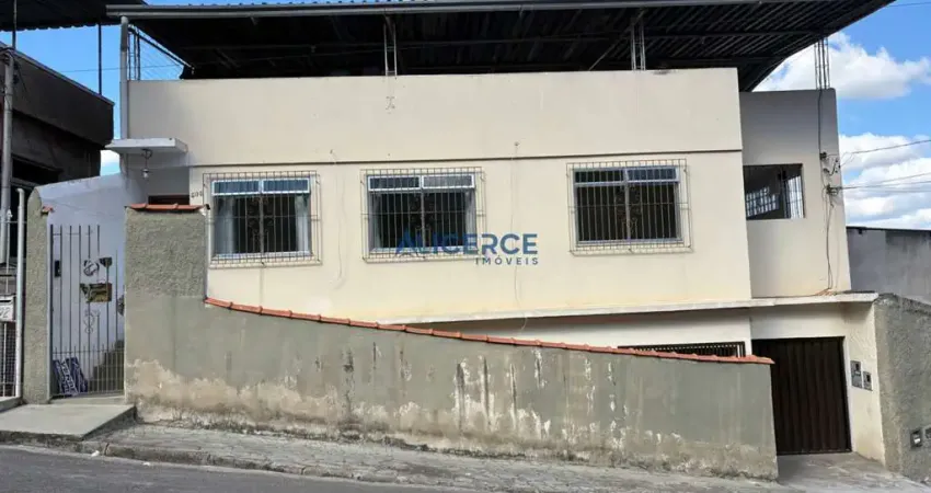 Casa com 3 quartos à venda na Rua Professor José Spinelli, Bairu, Juiz de Fora