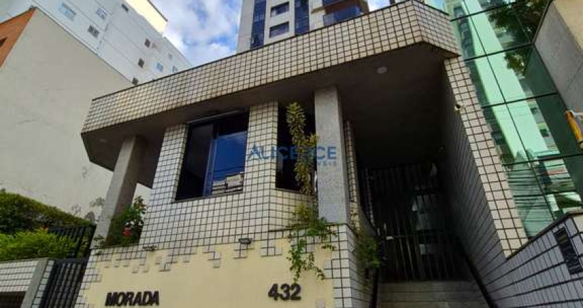 Apartamento com 03 quartos, suíte, elevador e garagem no Centro
