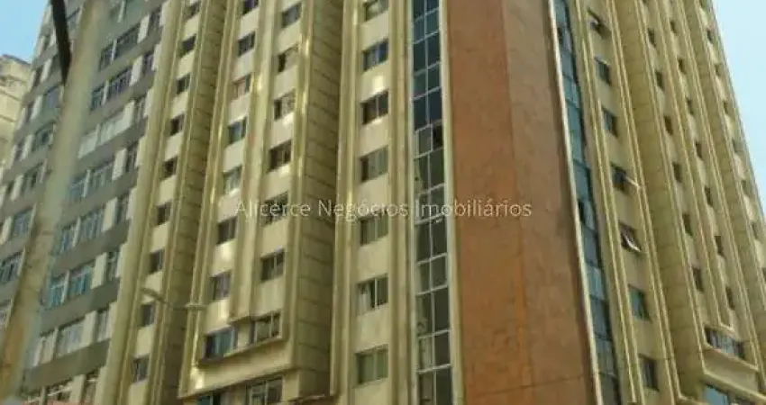 Apartamento 01 quarto e sala com elevador no Centro.