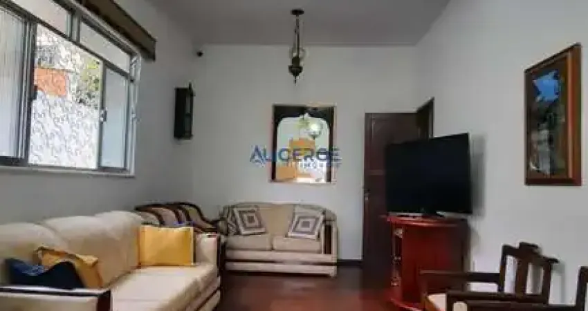 Casa ampla de 3 quartos, 3 vagas de garagem e quintal no Paineiras!