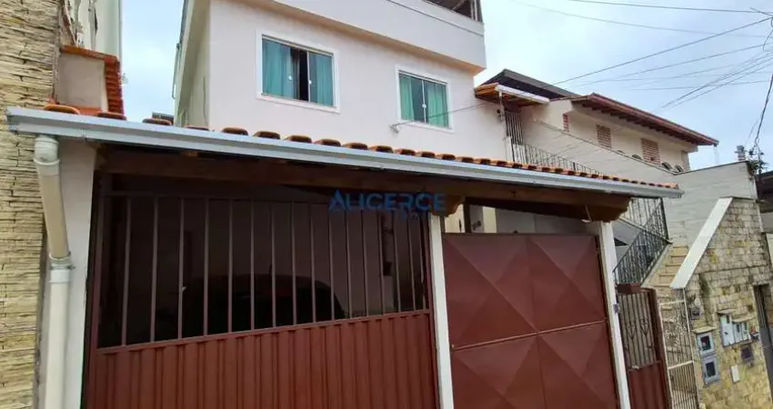 Casa com 3 quartos à venda na Rua Ingrácia Pinheiro, Santa Luzia, Juiz de Fora