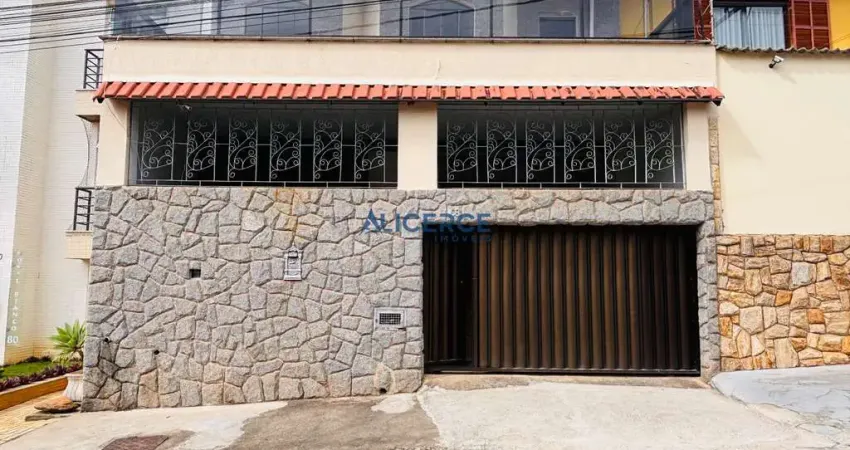 Casa com 5 quartos à venda na Rua General Mário Xavier, Teixeiras, Juiz de Fora