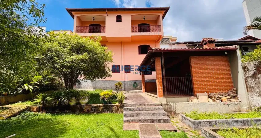 Linda casa de 5 quartos com quintal amplo no jardim laranjeiras!