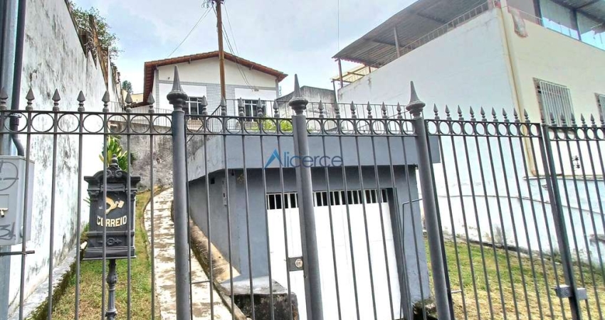Casa com 4 quartos para alugar na Rua Cândido Tostes, São Mateus, Juiz de Fora