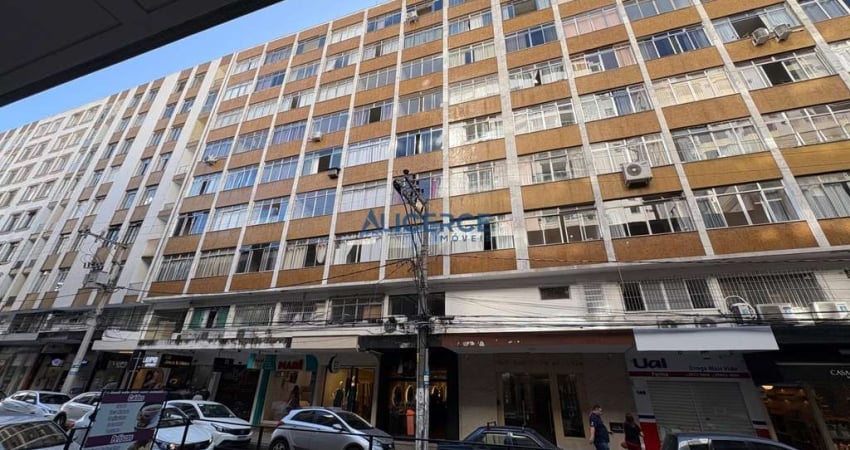 Maravilhoso quarto e sala todo reformado na Rua Braz Bernadino