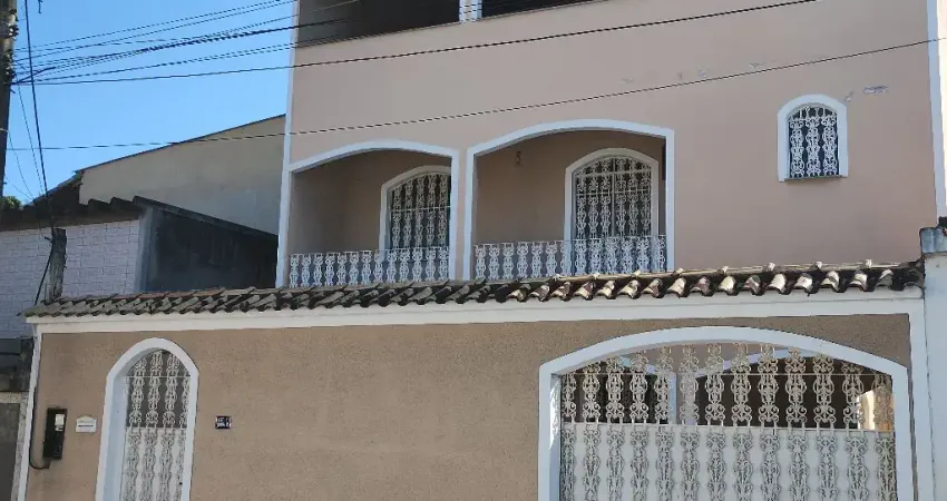 Casa triplex 5 quartos, terraço, quintal, aceita carta e FGTS
