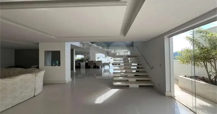 Condomínio com 3 quartos à venda ou para locação em Vila Mike - SP