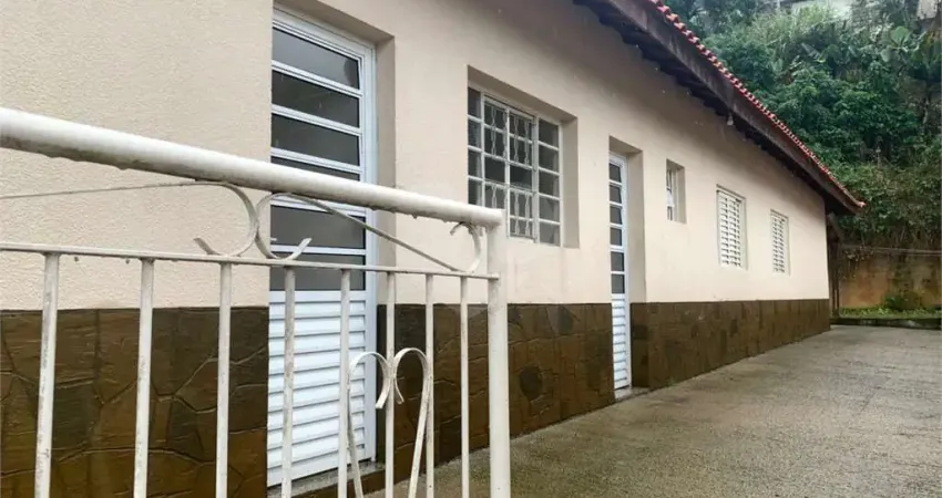 Casa com 3 quartos para locação em Jardim Mosteiro - SP