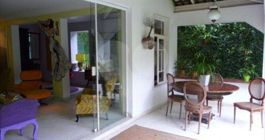 Casa com 6 quartos à venda em Jardim Vitória Régia - SP