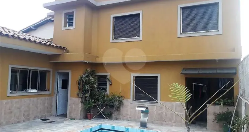 Casa comercial à venda no Jardim Maria Rosa, Taboão da Serra 