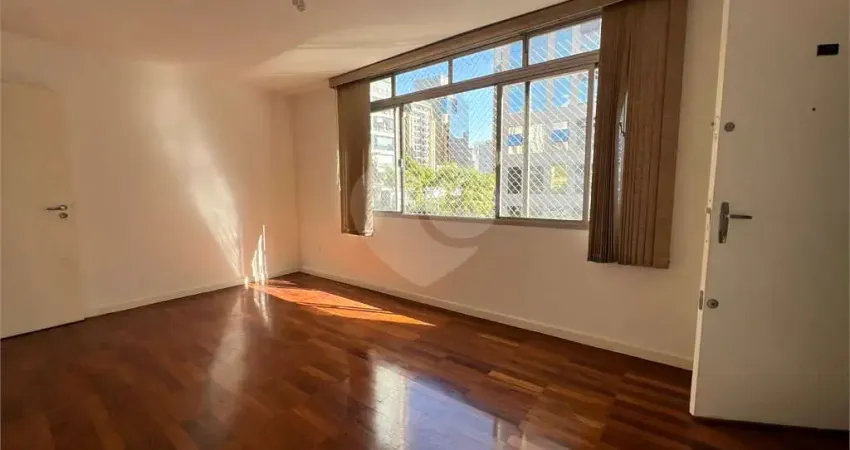 Apartamento com 3 quartos para locação em Moema - SP