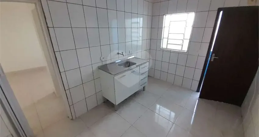 Casa com 1 quarto para alugar no Jardim Pazini, Taboão da Serra 