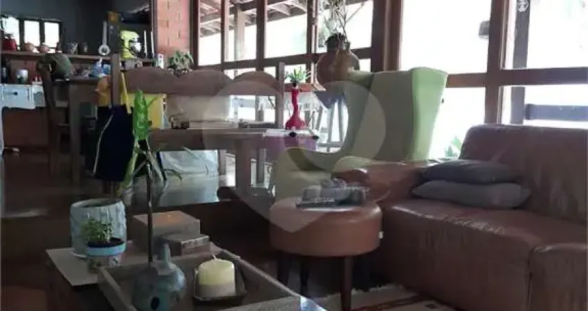 Terreno em condomínio fechado à venda no Jardim dos Ipês, Embu das Artes 