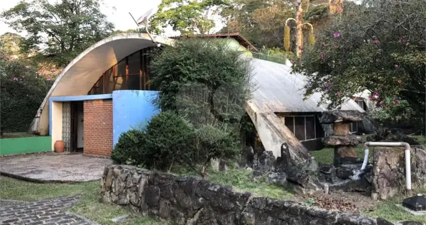Casa com 4 quartos para alugar no Granja Viana, Cotia
