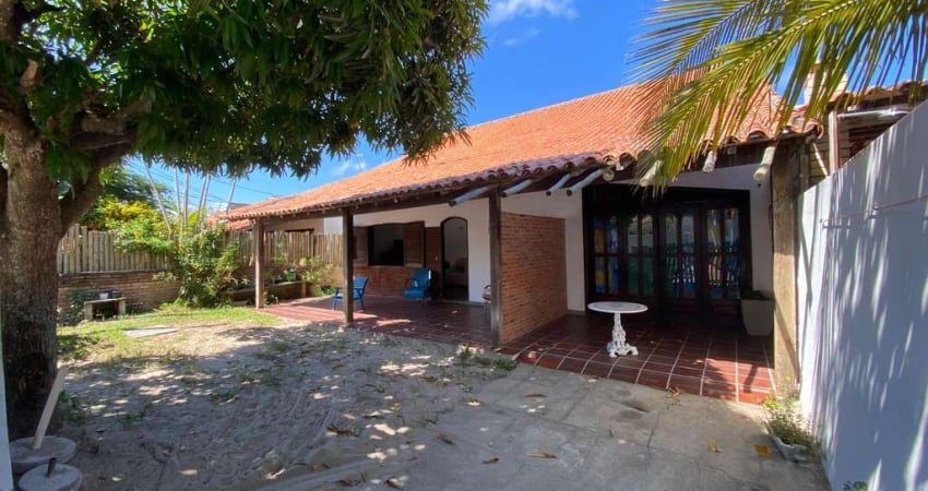 CASA DUPLEX COM ED&#205;CULA NA PRAIA DOS ANJOS EM ARRAIAL DO CABO