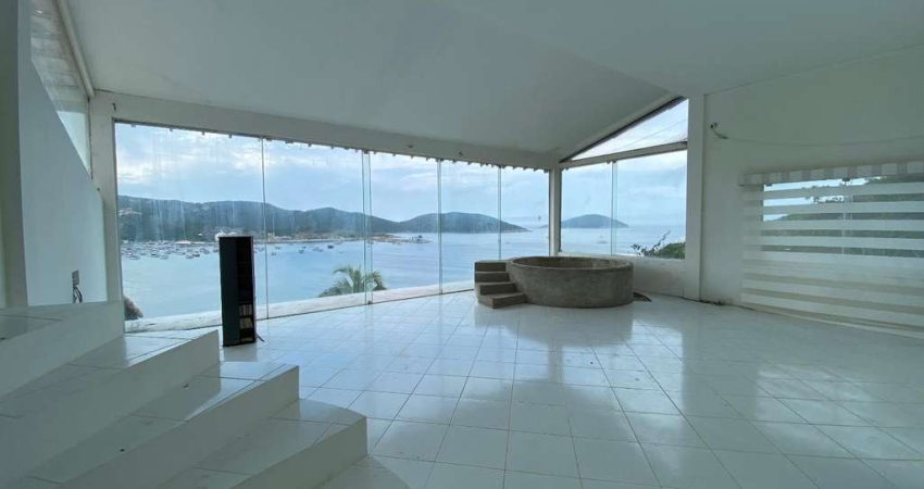 CASAR&#195;O COM VISTA ETERNA PARA O MAR NO PONTAL DO ATALAIA EM ARRAIAL DO CABO