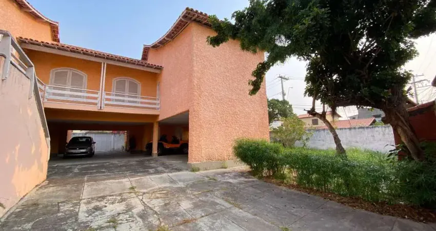 CASAR&#195;O COM 8QTS E AMPLO QUINTAL NA PRAIA GRANDE EM ARRAIAL DO CABO/RJ