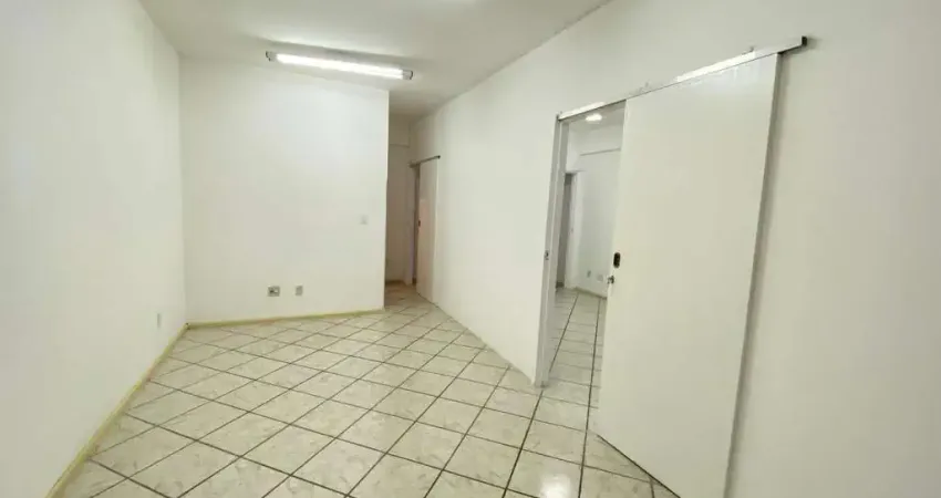 SALA COMERCIAL COM 60M&#178; NO CENTRO EMPRESARIAL CABO FRIO