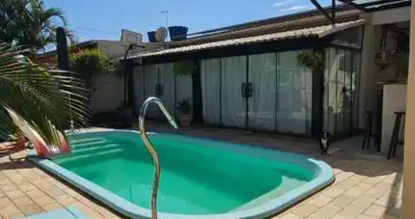 CASA COM PISCINA NO VILLAGE DO PONTAL EM ARRAIAL DO CABO/RJ