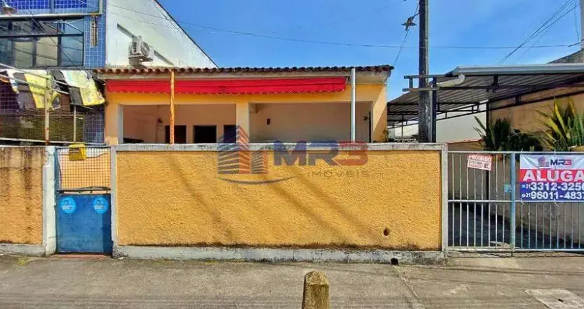 Casa com 1 quarto para alugar na Rua das Azaléas, 500, Vila Valqueire, Rio de Janeiro
