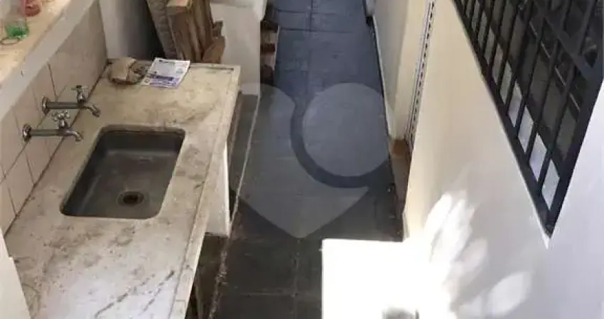 Sobrado com dependência de empregada, e salão grande, no melhor do jardim prudência !