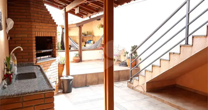 Casa tipo Sobrado com 03 dormitórios e 01 suíte 02 Vagas no Jabaquara - Venda.