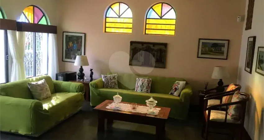 Casa tipo Sobrado com 05 Dormitórios 01 Suite 04 Vagas na Chácara Flora -Venda