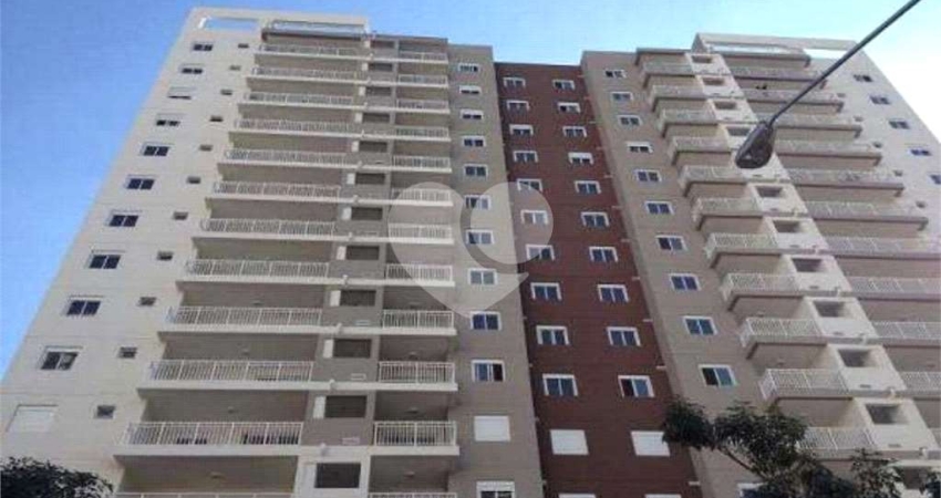 Apartamento no Campo Limpo. Excelente apartamento, 76m² de área útil, amplo living, 3 quartos