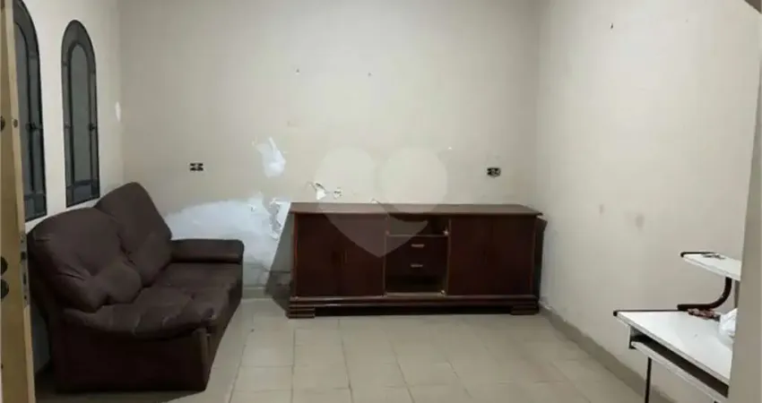 Sobrado com 3 Quartos e 3 banheiros à Venda, 298 m² - São João Clímaco, São Paulo - SP