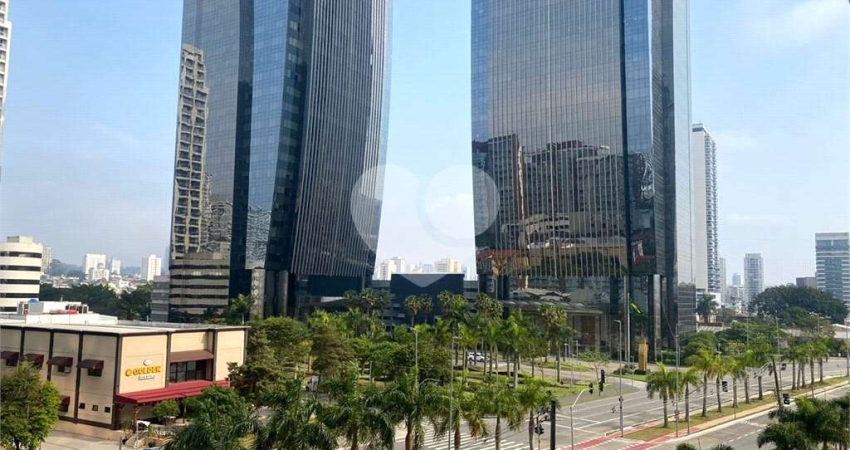 Excelente localização 235 m2 são tres salas conjugadas ,2 Banheiros,06 vagas,Frente do prédio