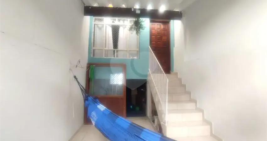 Casa reformada recentemente com acabamentos de qualidade e de bom gosto, pronta para você morar!