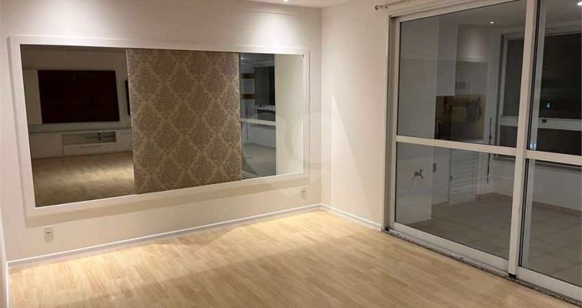 Apartamento no Itaim Bibi com 146m², 3 dormitórios sendo 3 suítes e 2 vagas de garagem.