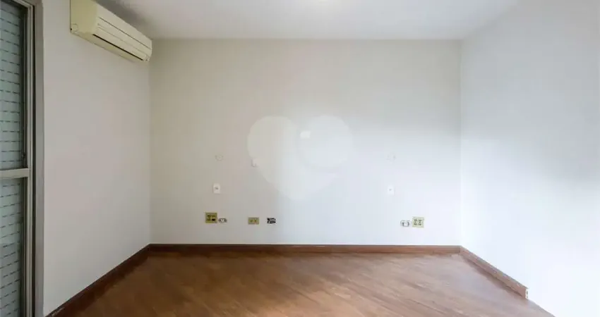 OPORTUNIDADE ÚNICA NO ITAIM BIBI - APARTAMENTO ESPAÇOSO COM 4 DORMITÓRIOS, SENDO 1 SUÍTE!