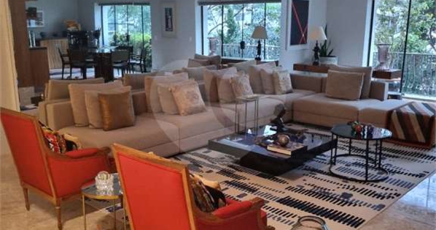 Apartamento de 262M2 com 3 suítes e 3 vagas na melhor localização do Jardins