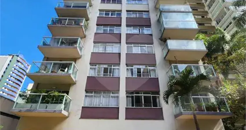 Apartamento de 188 m2 no Itaim Bibi com ampla sala com sacada, 3 quartos sendo uma suíte