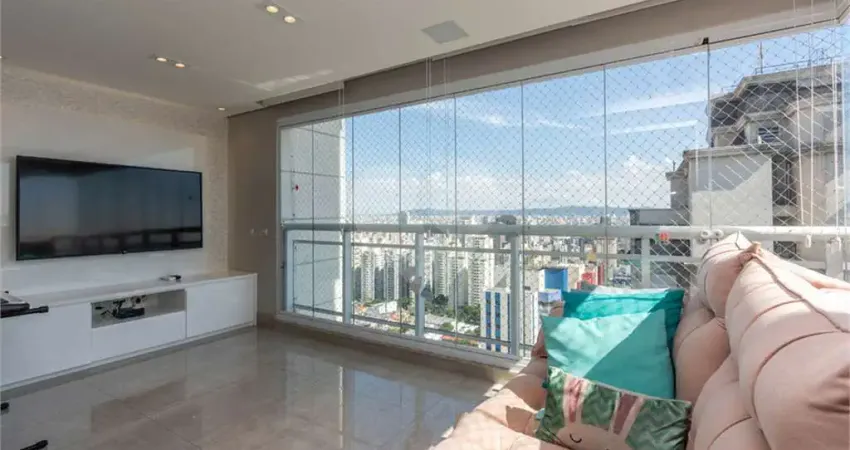 Duplex á venda no Tatuapé com 240m² com 4 dormitórios (2 suítes) e 4 vagas.