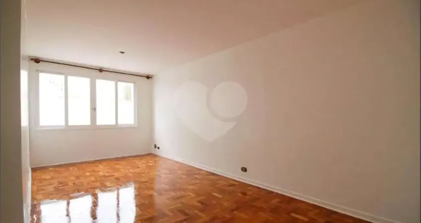 Apartamento com 2 dormitórios, sendo 1 suíte, e 1 vaga de garagem