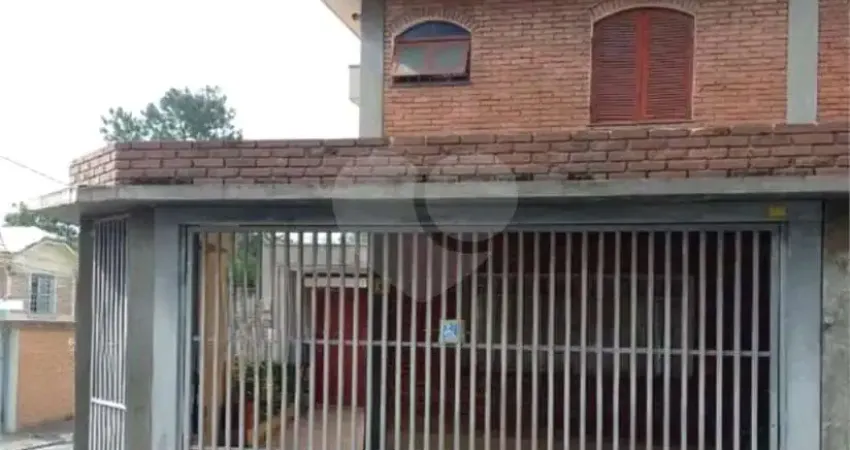 Lindo sobrado de 125m² com 3dorm (1suite) + 2vgs na praça da árvore