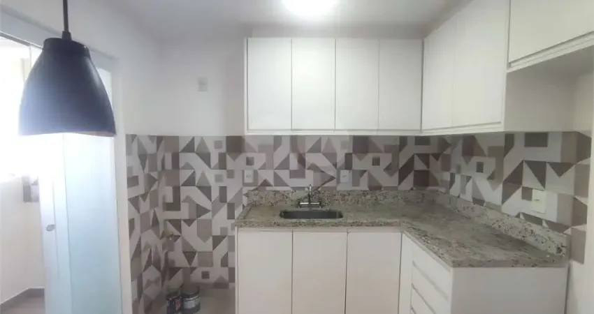 Apartamento na cidade ademar na travessa da avenida cupecê! . apartamento super bem localizado com toda a infraestrutura do comércio e condução
