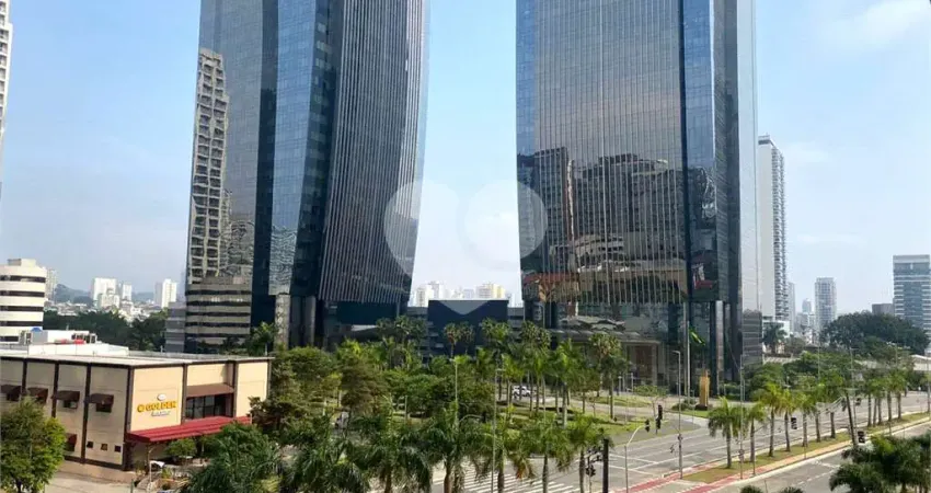 Sala abaixo do 20° andar do edificio capital corporate office, a 200metros do shopping morumbi e 550 metros da estação esmeralda da cptm,