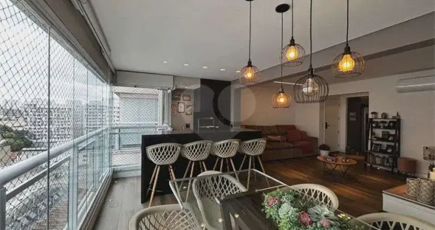 Apartamento à Venda na Barra Funda, 03 suítes. São Paulo.